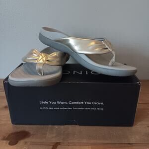 Vionic Melo Light Grey Metallic Syn Leather Toe Post Sandals Women's Size 8 M